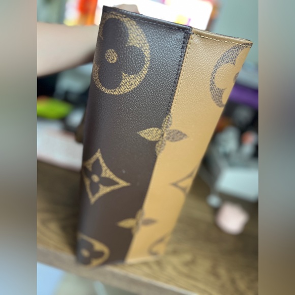 Sold Authentic Louis Vuitton OnTheGo MM - Picture 10 of 10